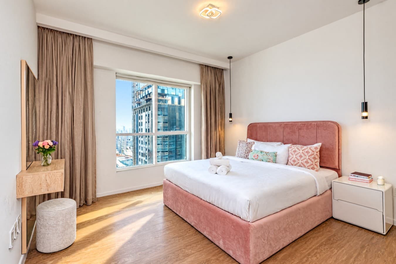 Modern Dubai Marina 2BR | Sea View, Pool & Gym