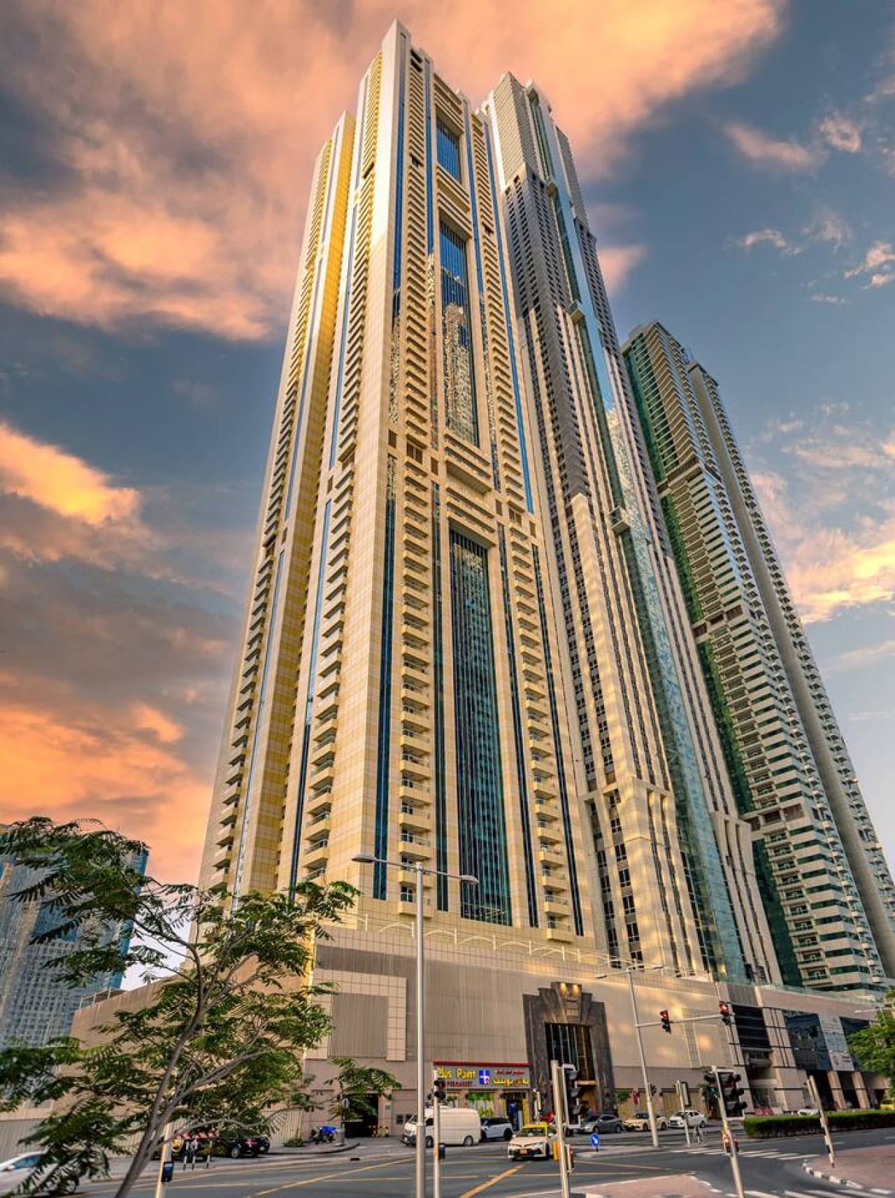 Dubai Marina 2BR | Sea View, Pool & Gym
