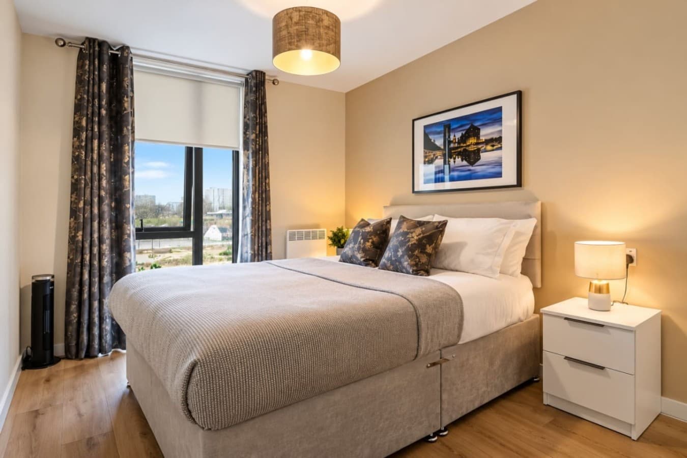 Modern 2BR Apt | Liverpool City | Free parking
